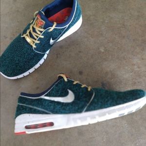 Stefan Janoski Max DB ‘Doernbecher’ sz. 11.5